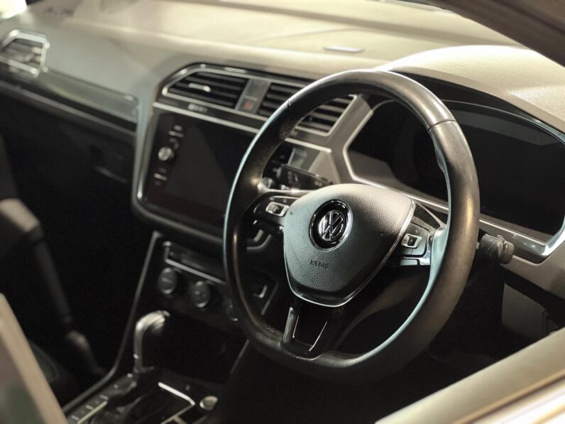 
								2018 Volkswagen Tiguan 2.0TSI 4Motion Highline R-Line full									