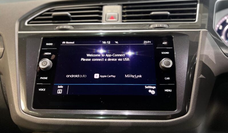 
								2018 Volkswagen Tiguan 2.0TSI 4Motion Highline R-Line full									