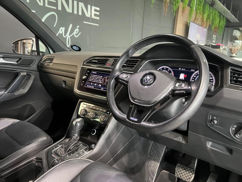 
								2018 Volkswagen Tiguan 2.0TSI 4Motion Highline R-Line full									