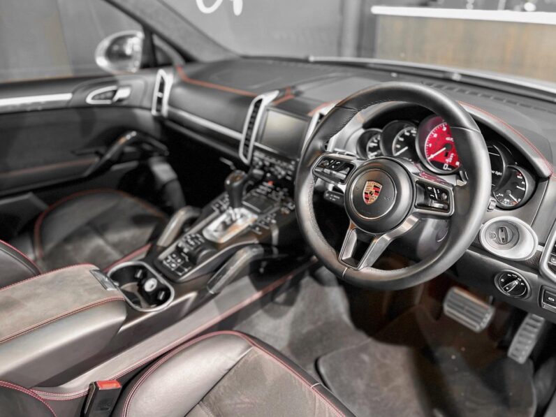 
								2016 Porsche Cayenne GTS full									