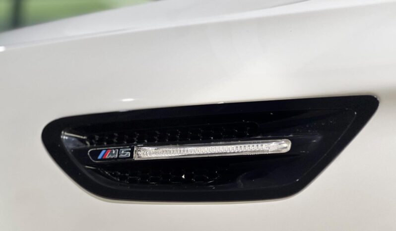 
								2013 BMW M5 Standard Edition full									
