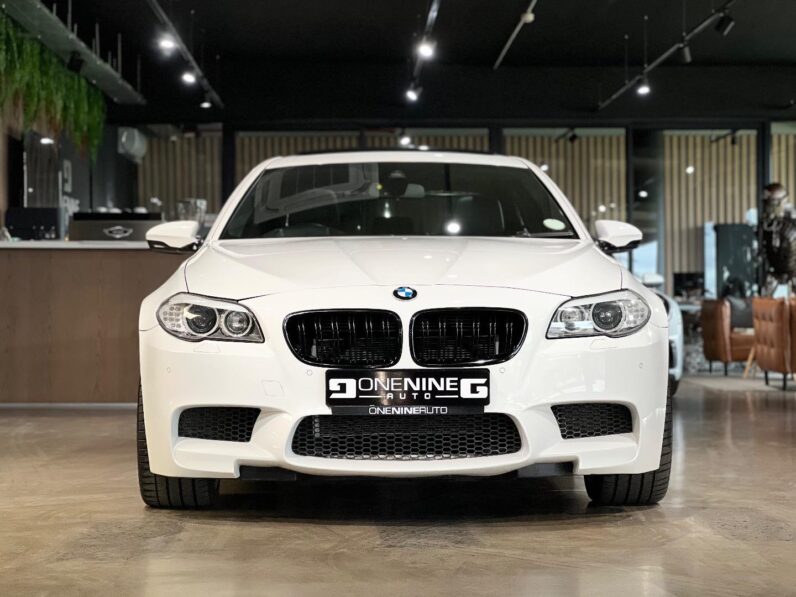 
								2013 BMW M5 Standard Edition full									
