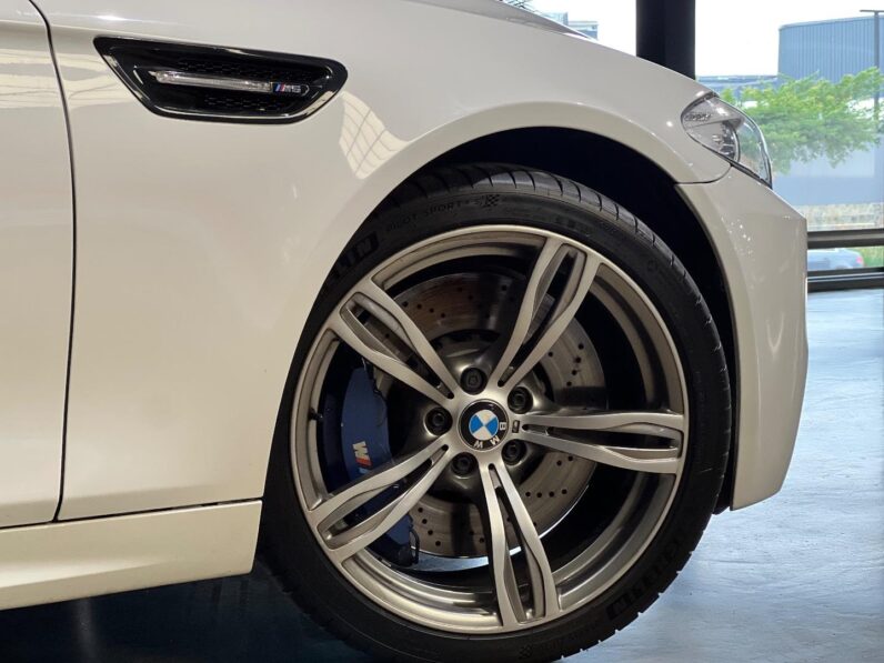 
								2013 BMW M5 Standard Edition full									