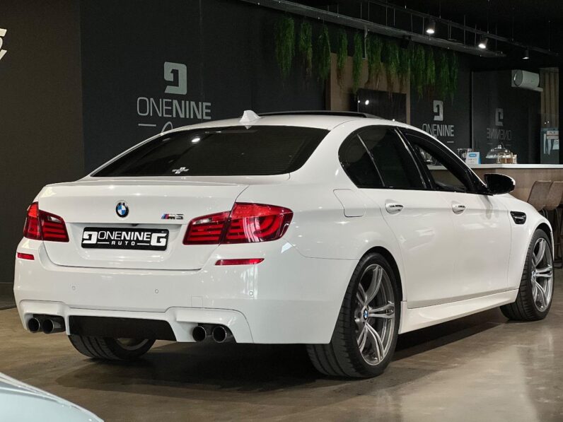 
								2013 BMW M5 Standard Edition full									