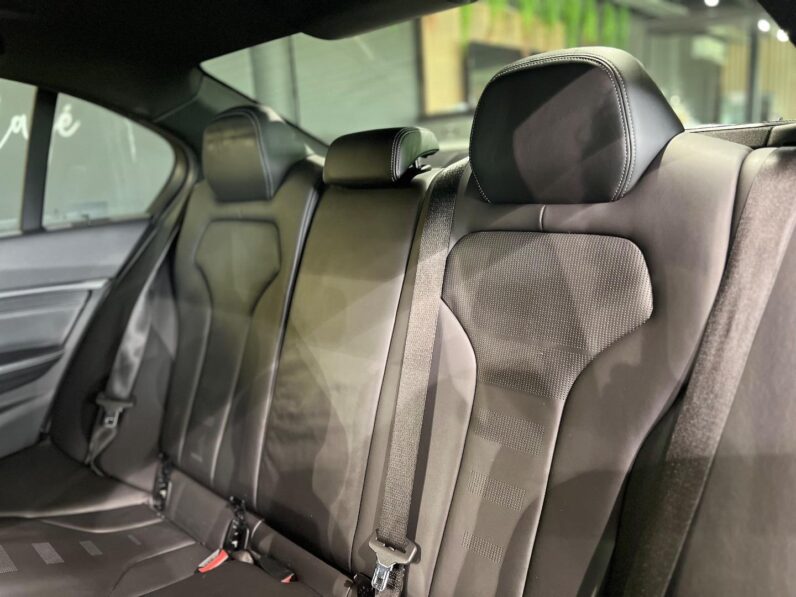 
								2018 BMW M3 Competition full									