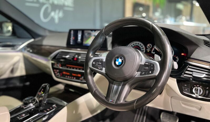 
								2017 BMW 5 Series 520d M Sport full									