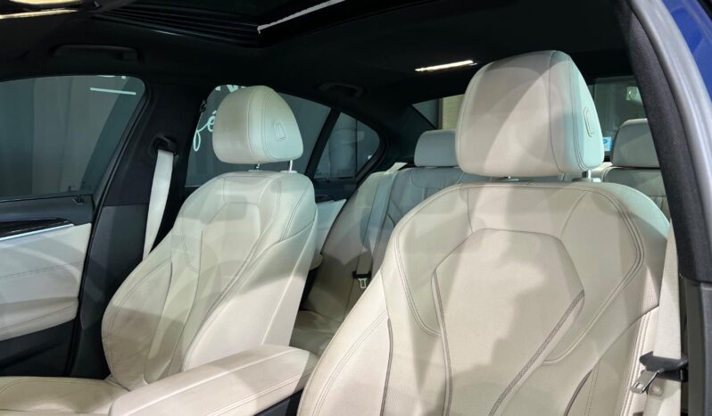 
								2017 BMW 5 Series 520d M Sport full									