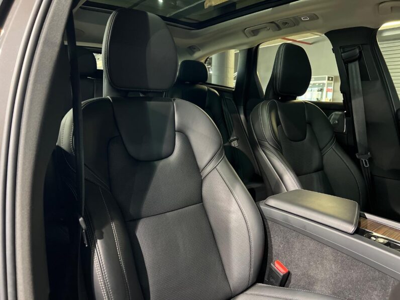 
								2023 Volvo XC60 B6 AWD Ultimate Dark full									