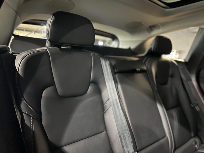 
								2023 Volvo XC60 B6 AWD Ultimate Dark full									