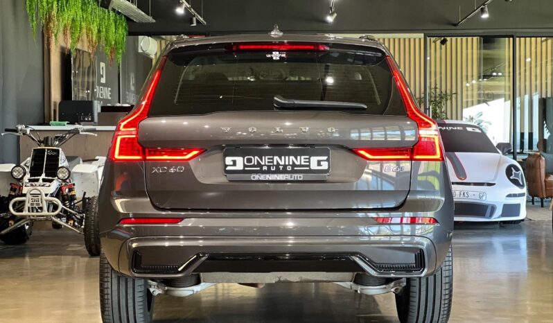 
								2023 Volvo XC60 B6 AWD Ultimate Dark full									