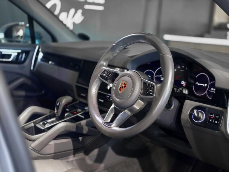 
								2018 Porsche Cayenne S full									