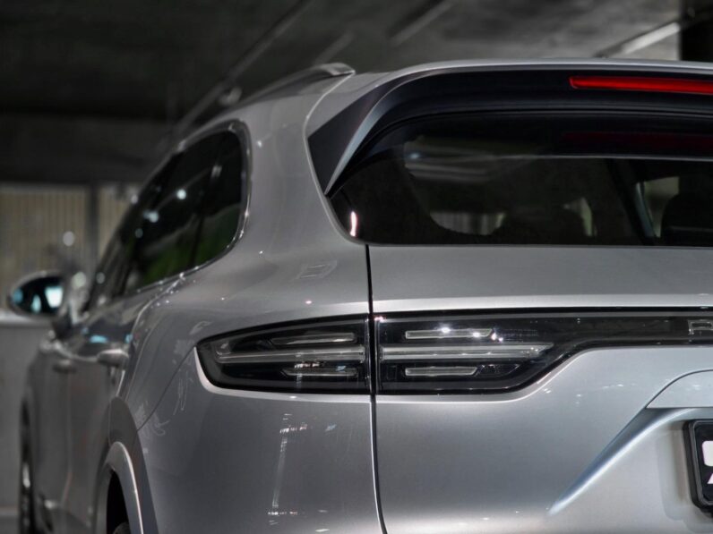 
								2018 Porsche Cayenne S full									