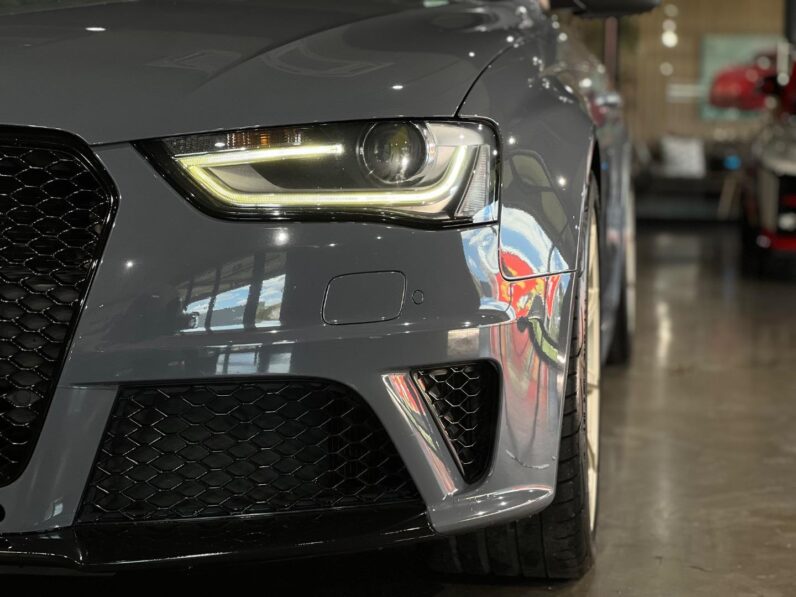 
								2013 Audi RS4 Avant Quattro full									