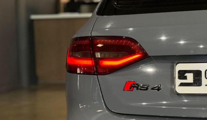 
								2013 Audi RS4 Avant Quattro full									