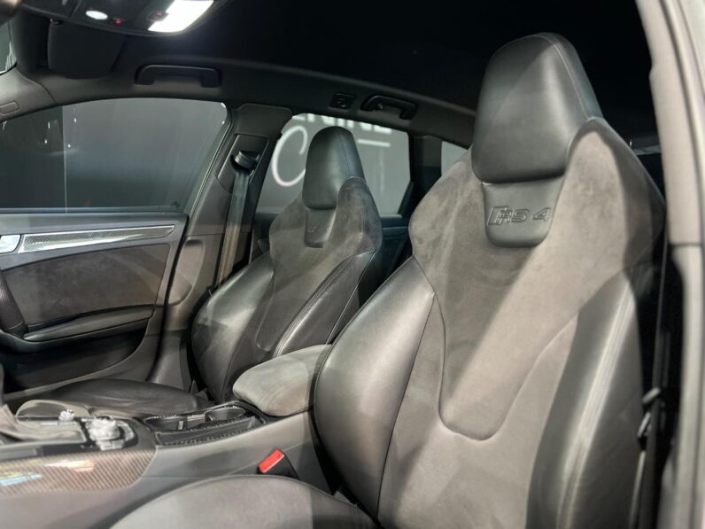 
								2013 Audi RS4 Avant Quattro full									