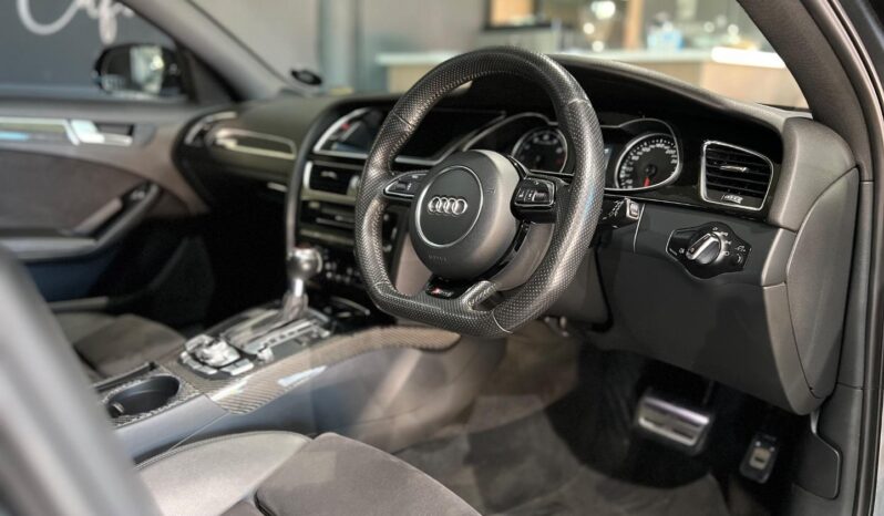 
								2013 Audi RS4 Avant Quattro full									