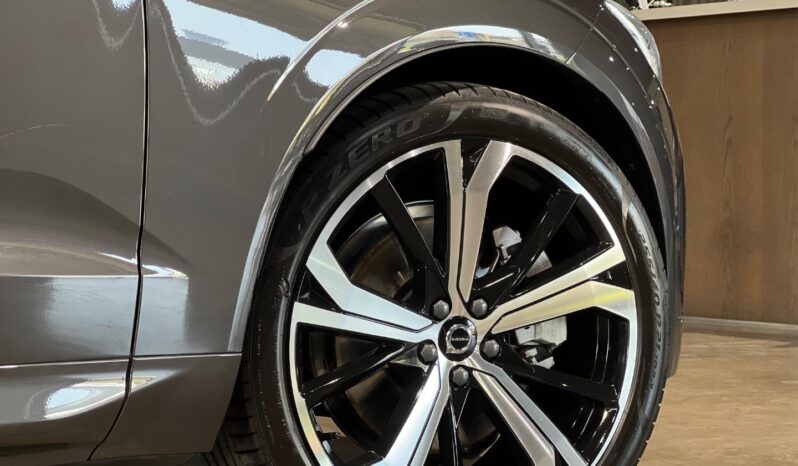 
								2023 Volvo XC60 B6 AWD Ultimate Dark full									