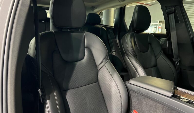 
								2023 Volvo XC60 B6 AWD Ultimate Dark full									