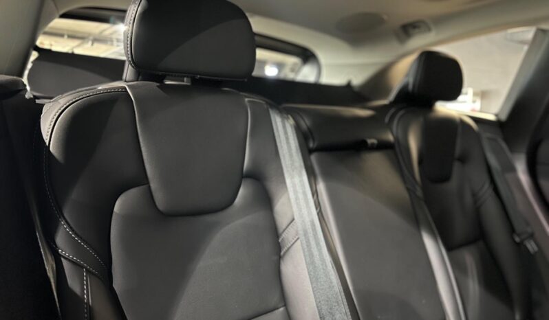 
								2023 Volvo XC60 B6 AWD Ultimate Dark full									