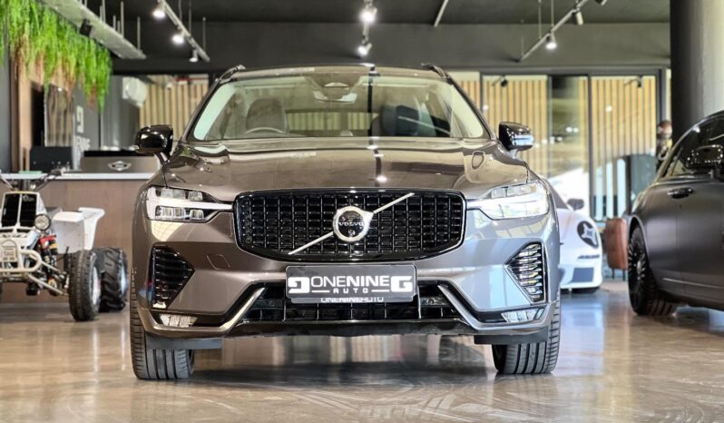 
								2023 Volvo XC60 B6 AWD Ultimate Dark full									