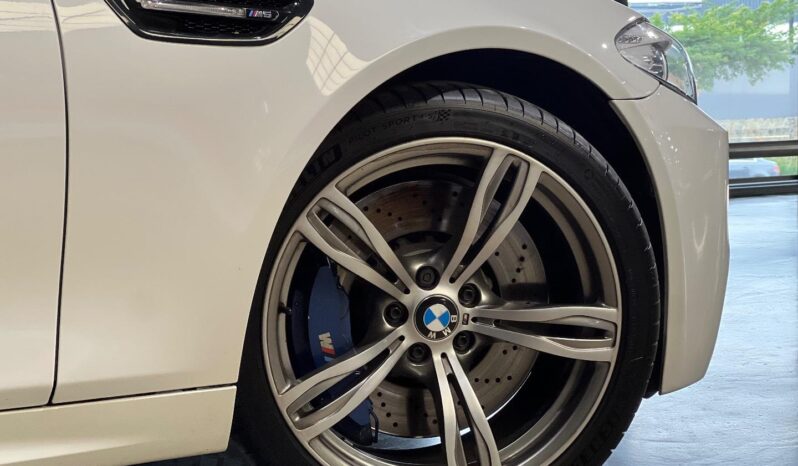 
								2013 BMW M5 Standard Edition full									