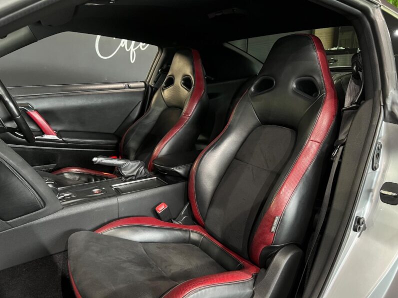 
								2010 Nissan GT-R Black Edition full									