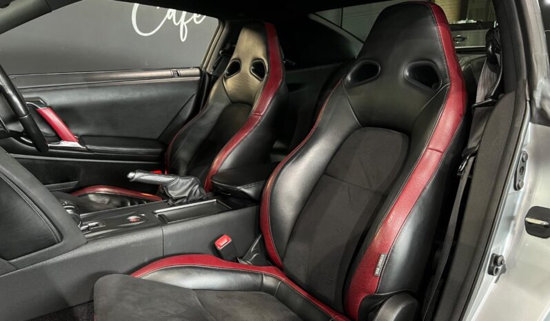 
								2010 Nissan GT-R Black Edition full									