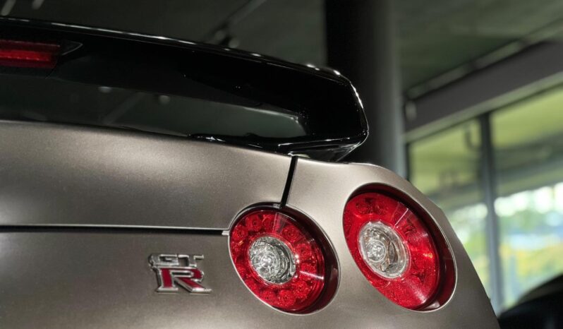 
								2010 Nissan GT-R Black Edition full									