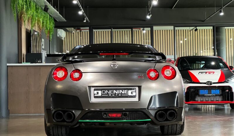 
								2010 Nissan GT-R Black Edition full									