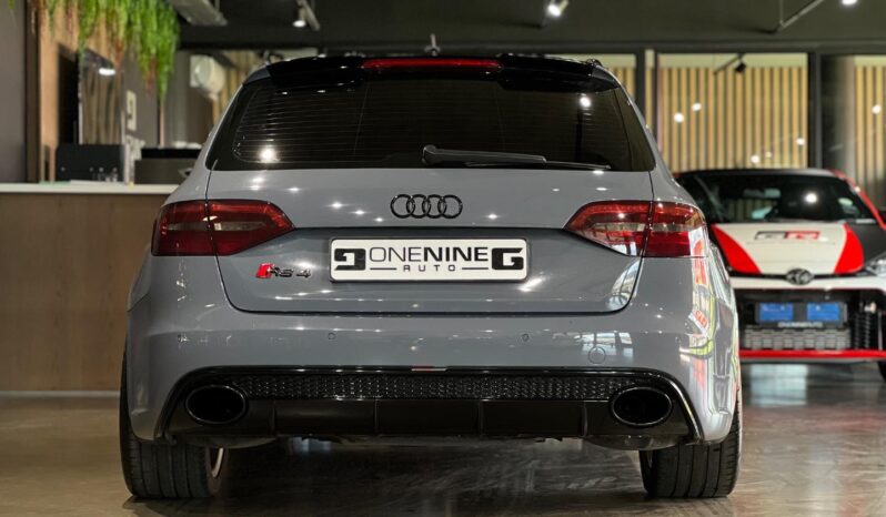 
								2013 Audi RS4 Avant Quattro full									