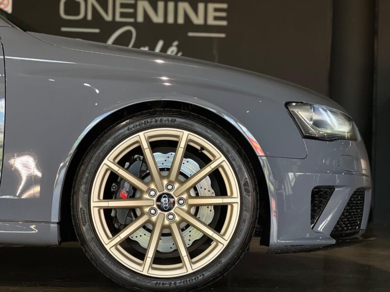 
								2013 Audi RS4 Avant Quattro full									