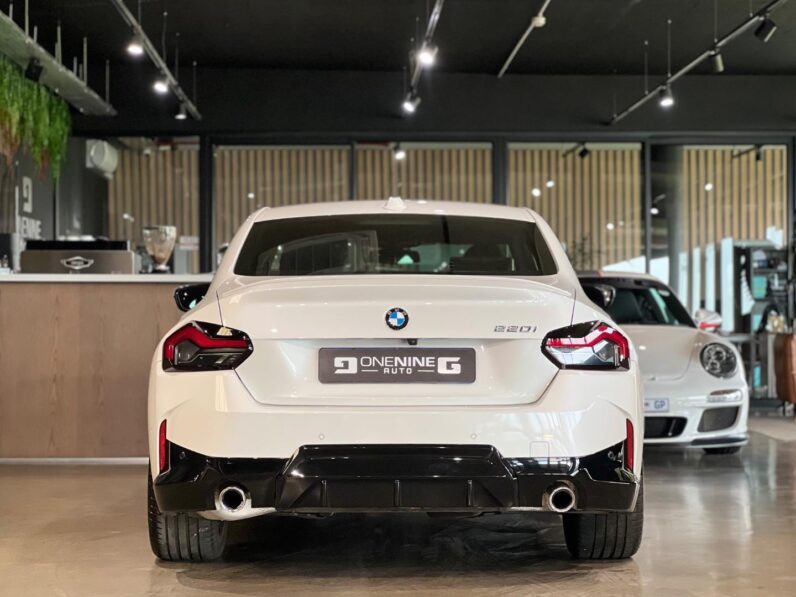 
								2023 BMW 2 Series 220i Coupe M Sport full									