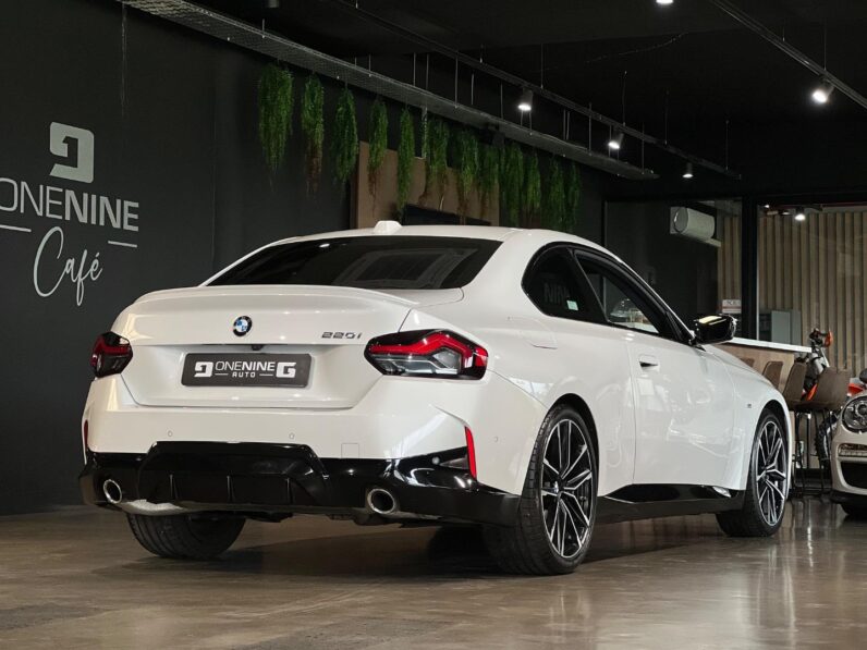 
								2023 BMW 2 Series 220i Coupe M Sport full									