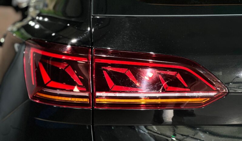 
								2023 Volkswagen Touareg V6 TDI Executive R-Line full									