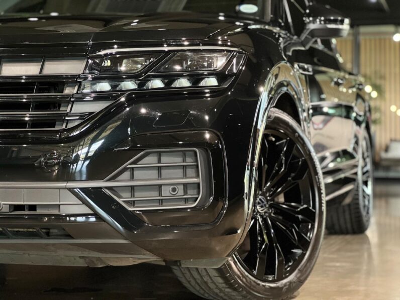 
								2023 Volkswagen Touareg V6 TDI Executive R-Line full									