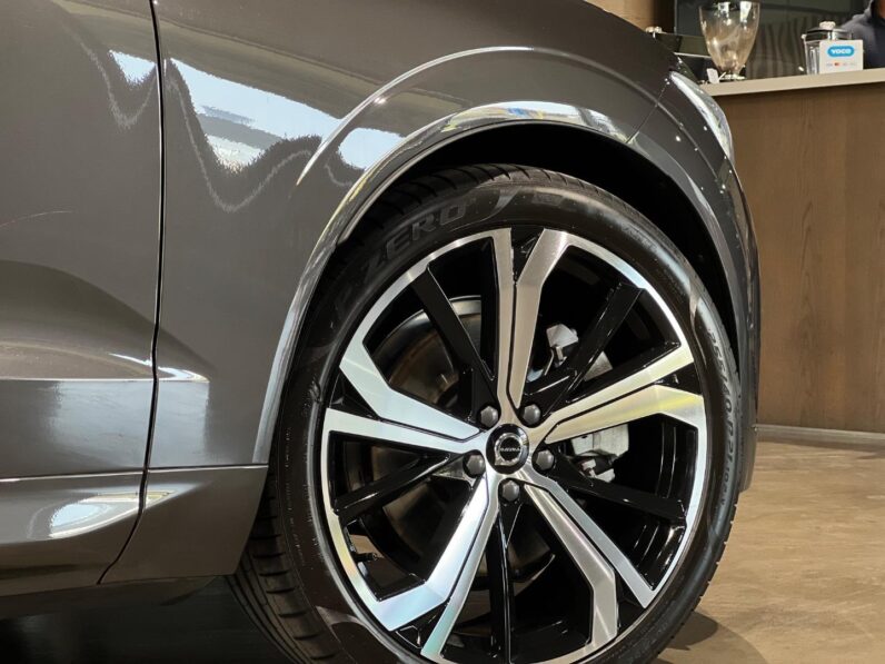 
								2023 Volvo XC60 B6 AWD Ultimate Dark full									