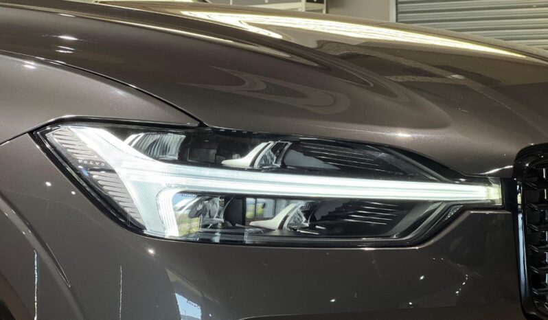 
								2023 Volvo XC60 B6 AWD Ultimate Dark full									