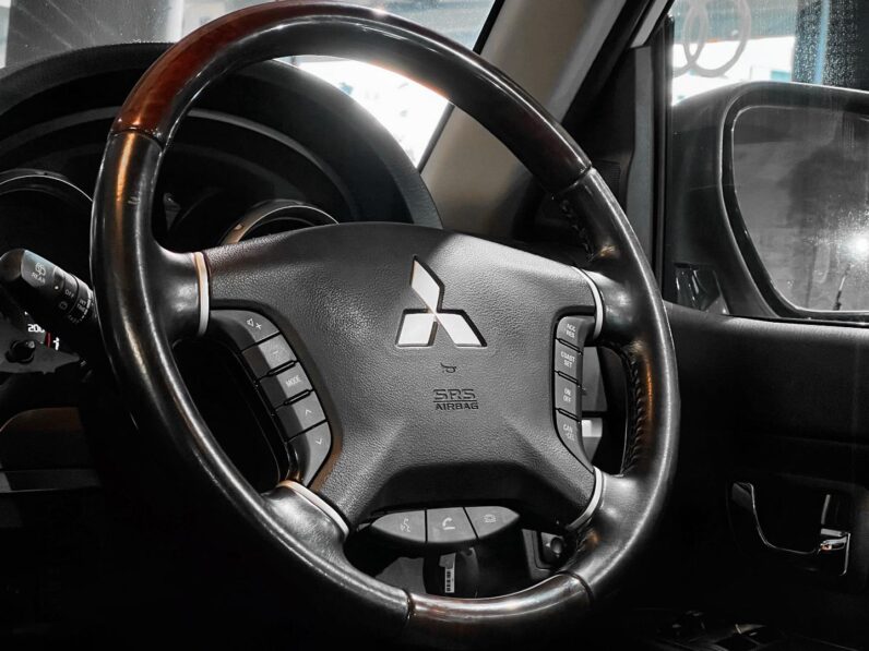 
								2020 Mitsubishi Pajero 3-Door 3.2DI-D GLS full									