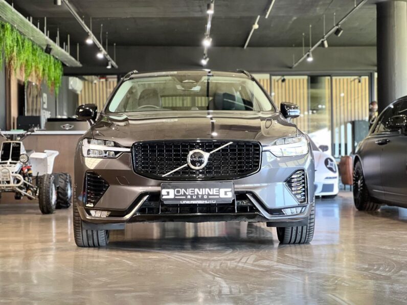 
								2023 Volvo XC60 B6 AWD Ultimate Dark full									