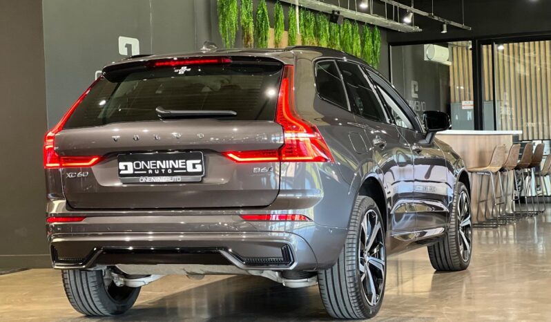 
								2023 Volvo XC60 B6 AWD Ultimate Dark full									