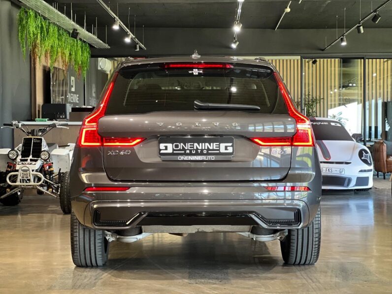 
								2023 Volvo XC60 B6 AWD Ultimate Dark full									