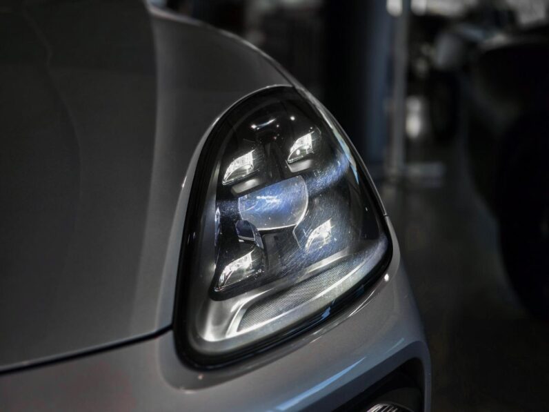 
								2018 Porsche Cayenne S full									