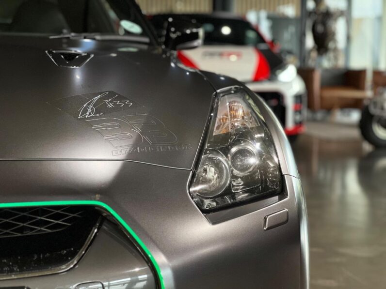 
								2010 Nissan GT-R Black Edition full									