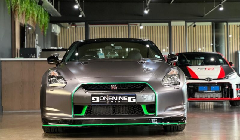 
								2010 Nissan GT-R Black Edition full									