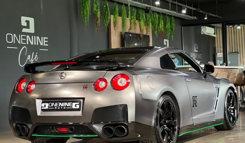 
								2010 Nissan GT-R Black Edition full									