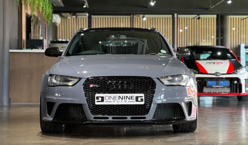 
								2013 Audi RS4 Avant Quattro full									