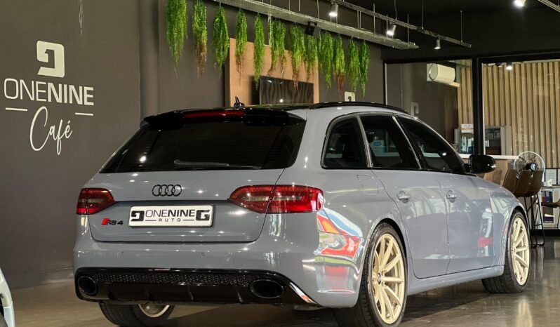 
								2013 Audi RS4 Avant Quattro full									