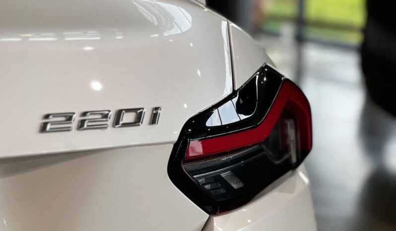 
								2023 BMW 2 Series 220i Coupe M Sport full									