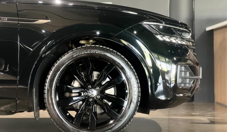 
								2023 Volkswagen Touareg V6 TDI Executive R-Line full									