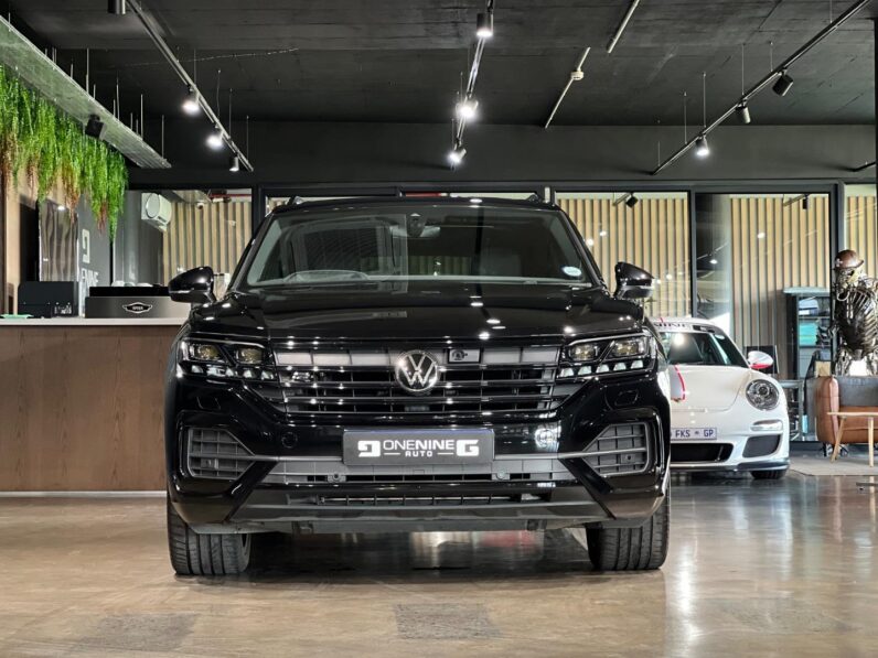 
								2023 Volkswagen Touareg V6 TDI Executive R-Line full									